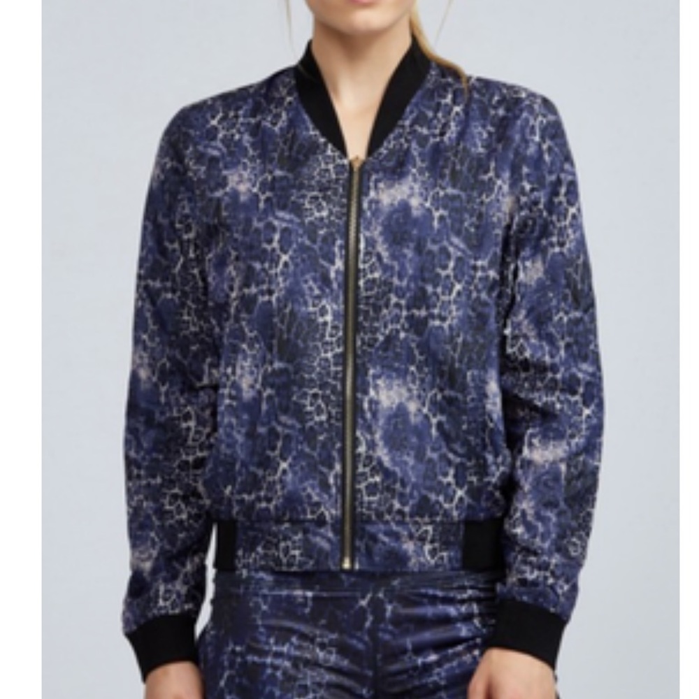BNWT Vie Active light weight bomber jacket